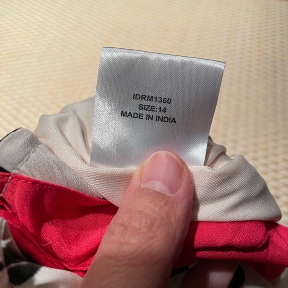 Bought at a vintage market in the UK. Size 14 UK. - Picture 3 of 3